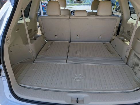 Used 2019 Toyota Highlander XLE AWD/4WD image 38
