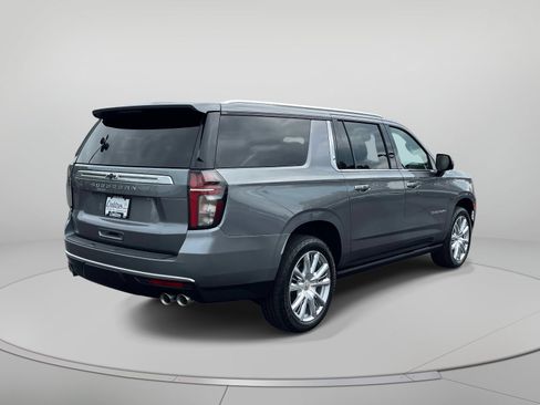 Used 2021 Chevrolet Suburban High Country AWD/4WD image 3