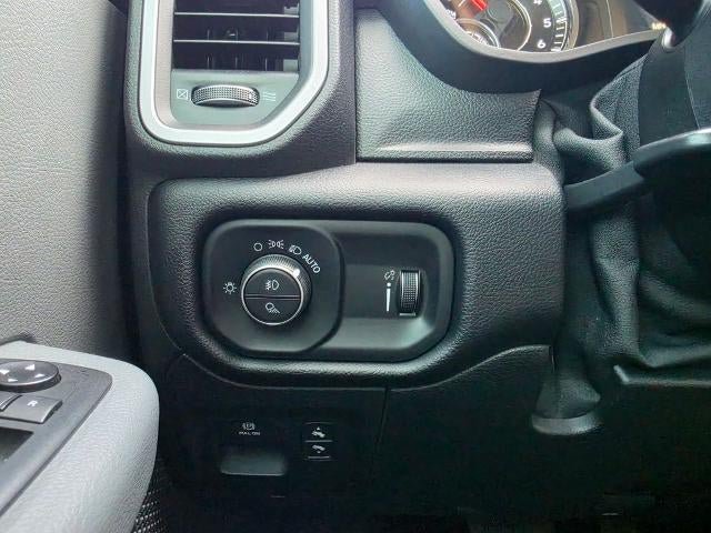 Used 2020 RAM 1500 Big Horn AWD/4WD image 25