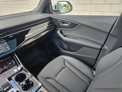 Used 2025 Audi Q8 Premium Plus image 22