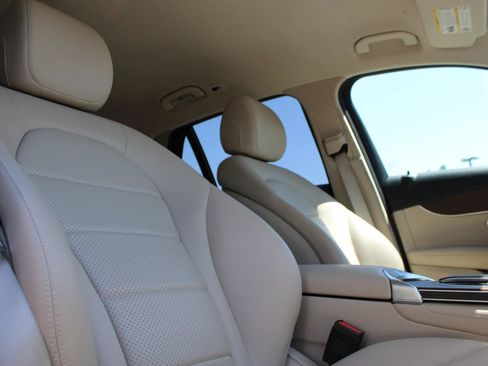 Used 2020 Mercedes-Benz GLC 300 image 15
