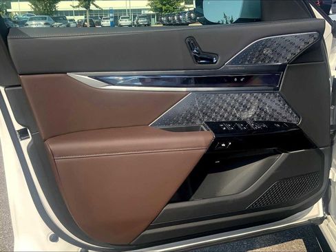 New 2026 BMW 750e xDrive w/ Executive Package image 10