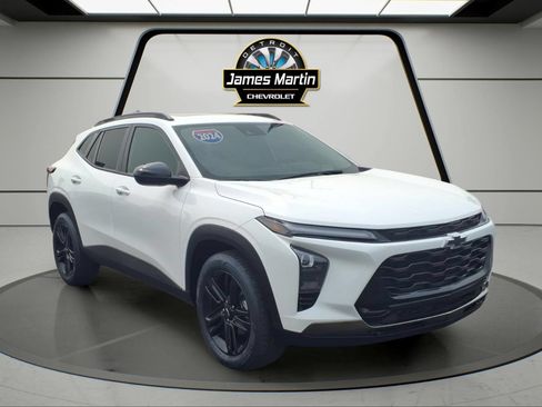 Certified 2024 Chevrolet Trax ACTIV w/ Sunroof Package FWD image 3