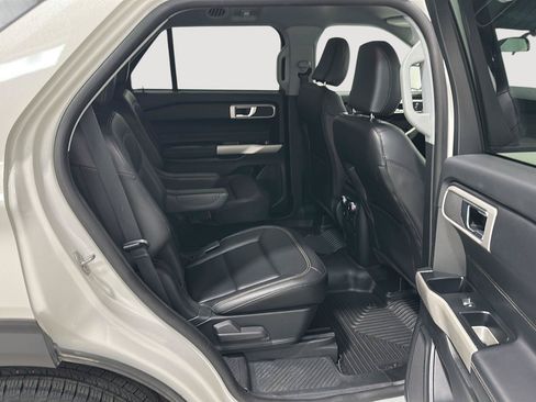 Used 2022 Ford Explorer XLT w/ Equipment Group 202A AWD/4WD image 24
