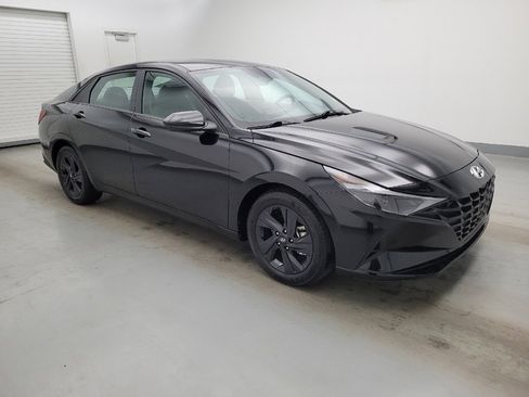 Used 2023 Hyundai Elantra SEL w/ Preferred Accessory Package FWD image 11