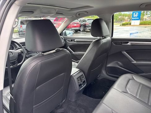 Used 2018 Volkswagen Passat 2.0T SE FWD image 21