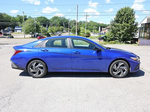 Used 2025 Hyundai Elantra Sport FWD image 8