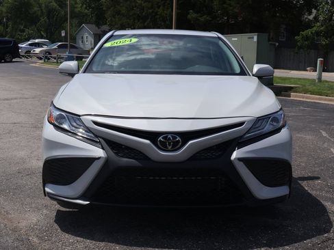 Used 2024 Toyota Camry XSE FWD image 2