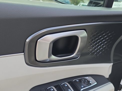 Certified 2025 Kia Sorento EX image 19