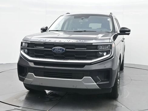 New 2025 Ford Expedition Max Platinum w/ Driver's Package image 2