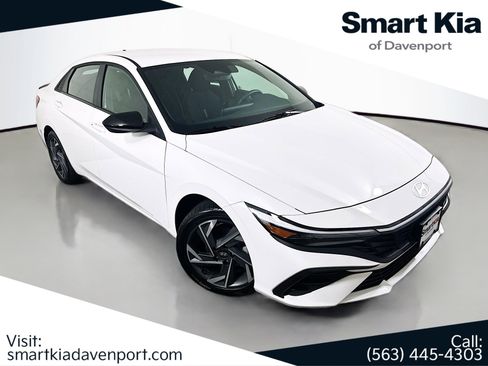 Used 2025 Hyundai Elantra Sport FWD image 1
