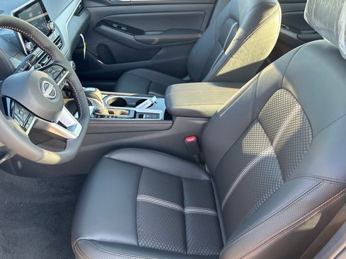 New 2025 Nissan Altima 2.5 SR image 13