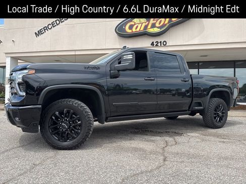 Used 2025 Chevrolet Silverado 2500 High Country w/ Midnight Edition AWD/4WD image 1