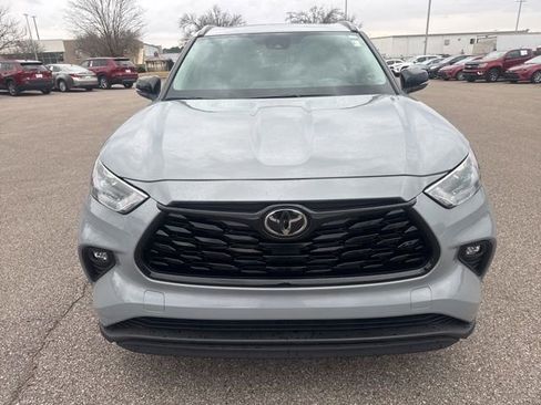 Used 2025 Toyota Highlander XLE image 8