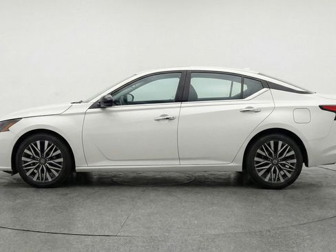 Used 2025 Nissan Altima 2.5 SV image 5
