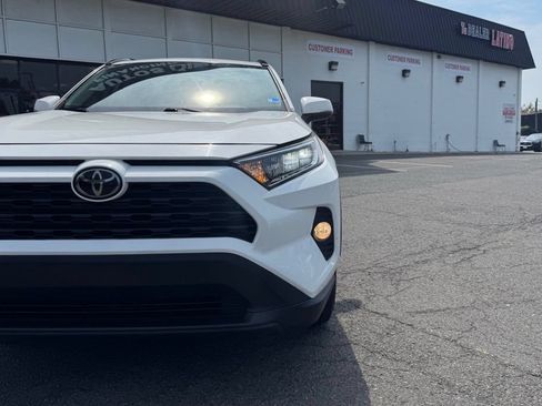 Used 2019 Toyota RAV4 XLE Premium FWD image 37