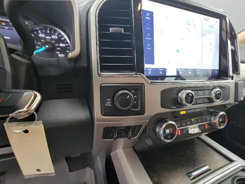 Used 2022 Ford F350 Lariat w/ Chrome Package image 23