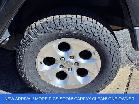 Used 2015 Jeep Wrangler Unlimited Sahara w/ Dual Top Group AWD/4WD image 9