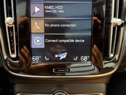 Used 2019 Volvo XC40 T5 Momentum image 22