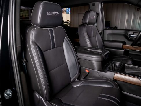 Used 2021 Chevrolet Silverado 1500 High Country w/ Technology Package image 21