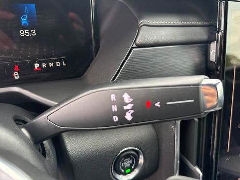 Used 2025 GMC Acadia Elevation image 18