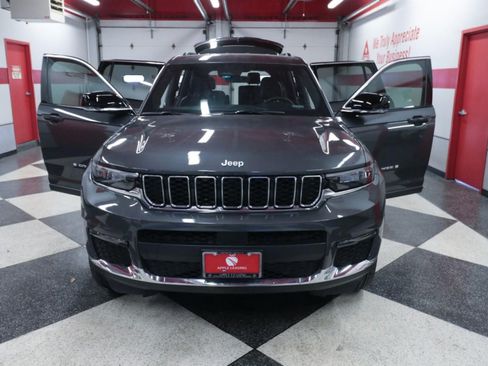Used 2025 Jeep Grand Cherokee L Limited RWD image 29