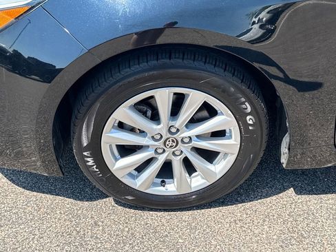 Used 2025 Toyota Corolla SE w/ SE Package FWD image 39