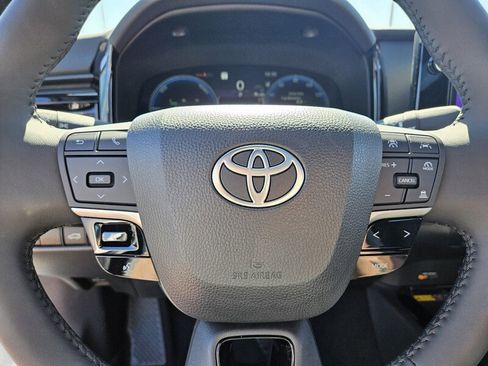 Used 2025 Toyota Camry XSE image 13