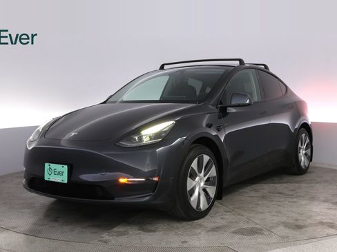 Used 2024 Tesla Model Y Long Range AWD/4WD image 2