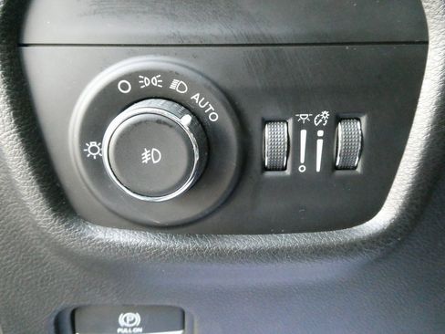 Used 2022 Jeep Grand Cherokee L Limited image 27