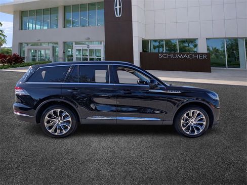 Certified 2025 Lincoln Aviator Reserve w/ Illumination Package image 8