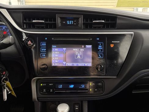 Used 2017 Toyota Corolla SE FWD image 17