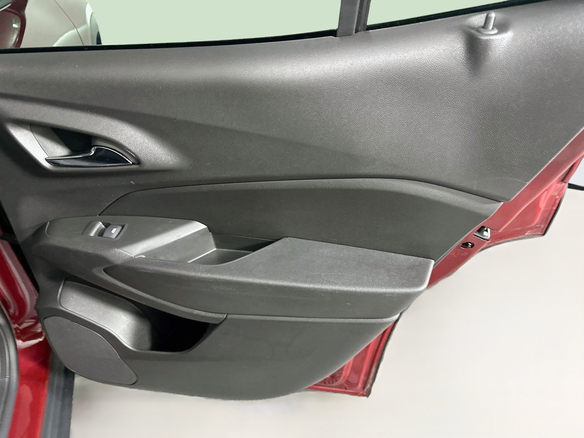 Used 2025 Chevrolet Trax LT FWD image 28