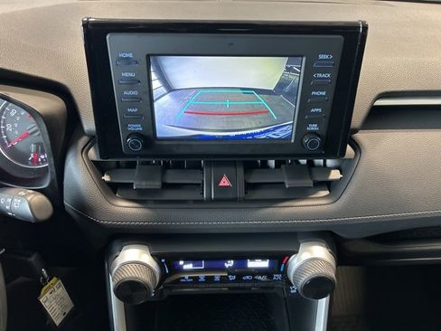 Used 2019 Toyota RAV4 LE image 94