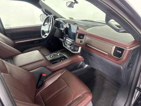 Used 2024 Ford Expedition Limited image 16