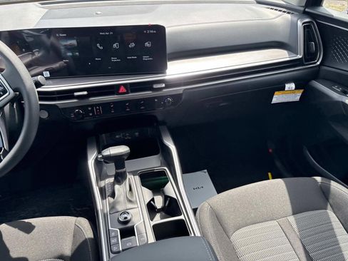 New 2025 Kia Sorento LX image 14
