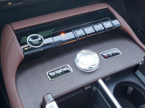 New 2025 Lincoln Navigator Reserve image 25