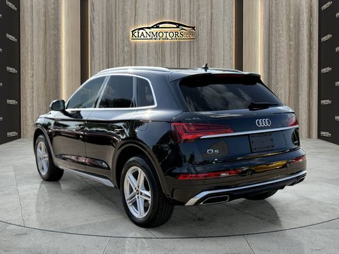 Used 2024 Audi Q5 e Premium w/ Convenience Package image 6