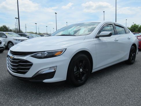 Used 2024 Chevrolet Malibu LS FWD image 3