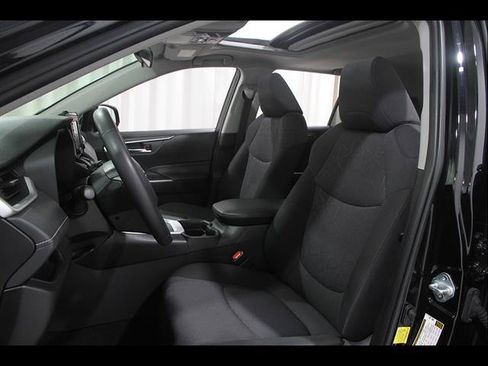 Used 2020 Toyota RAV4 XLE w/ Convenience Package AWD/4WD image 5