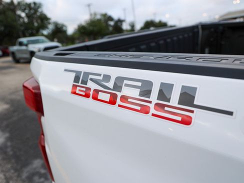 Used 2025 Chevrolet Silverado 1500 LT Trail Boss w/ LT Trail Boss Premium Package AWD/4WD image 13