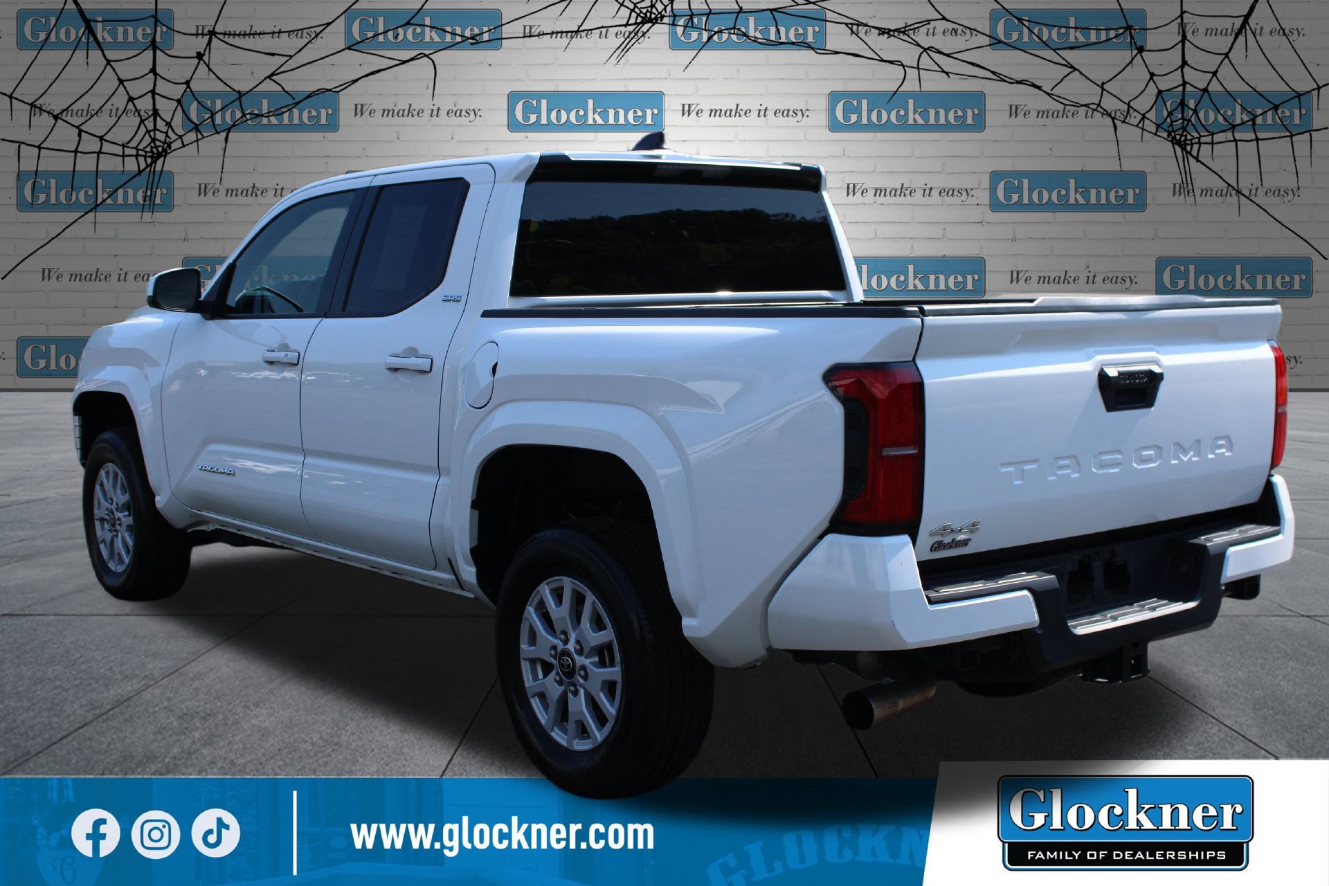 Used 2025 Toyota Tacoma SR5 AWD/4WD image 8