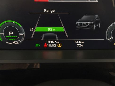 Used 2022 Audi e-tron Premium image 23