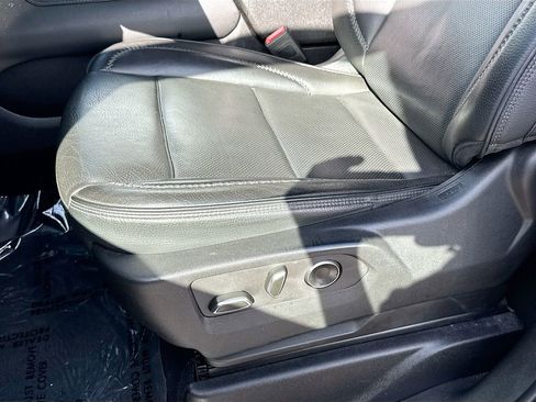 Used 2024 GMC Yukon XL Denali image 21