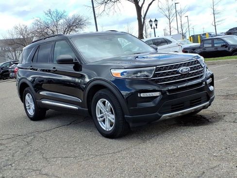 Used 2023 Ford Explorer XLT w/ Equipment Group 202A image 7