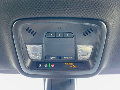 Used 2023 Chevrolet Traverse LT FWD image 31