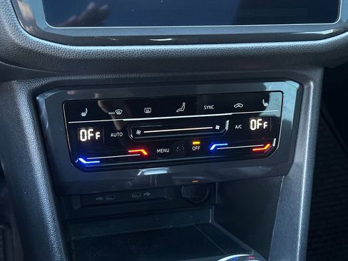 Used 2023 Volkswagen Tiguan SE R-Line image 21