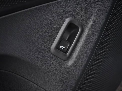 New 2026 Volkswagen Tiguan SE R-Line image 9