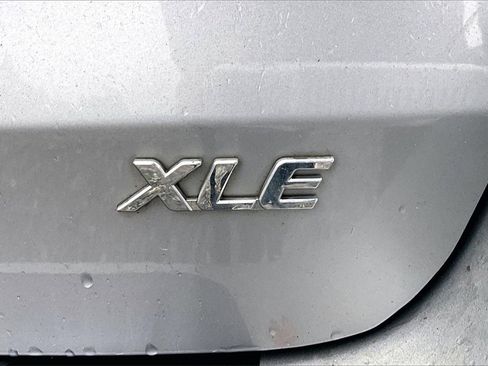 Used 2018 Toyota Sienna XLE w/ XLE Navigation Package image 8