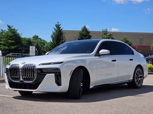 Used 2025 BMW 760i xDrive w/ Executive Package AWD/4WD image 23